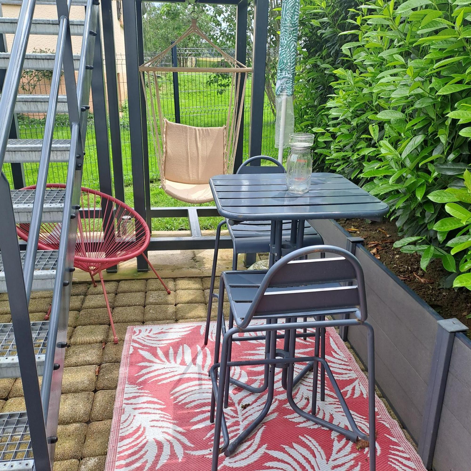 Studio Cosy Spacieux Lumineux Avec Terrasse Vezelois Экстерьер фото